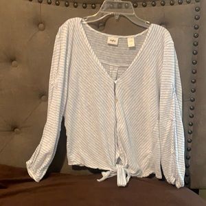 Beautiful quarter length sleeve top!
